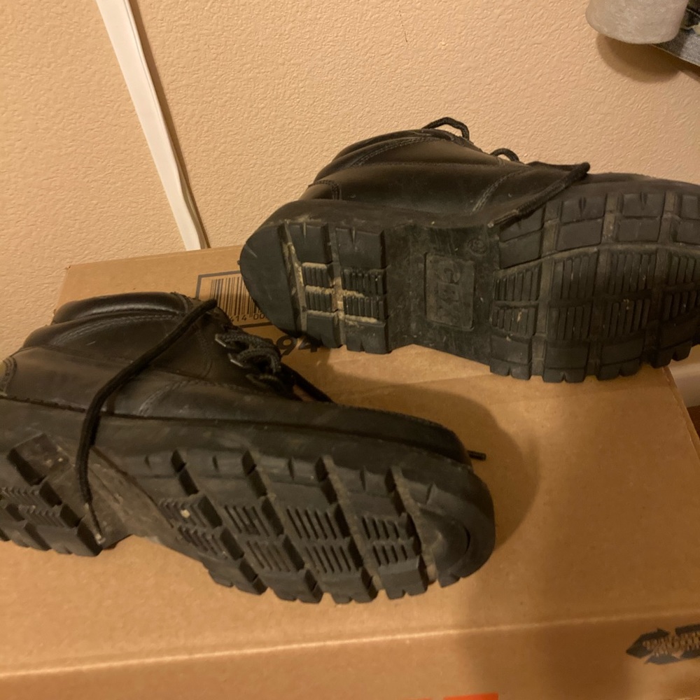 Shoes - Picture 3 of 4